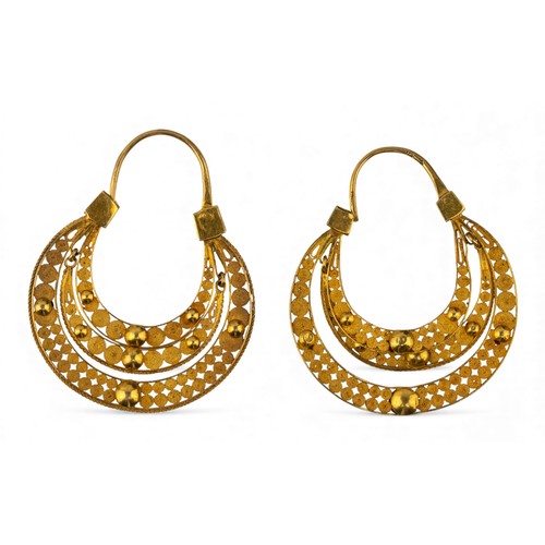 42 - A pair of antique filigree high-carat gold earringsTotal weight: Approx. 7.2 g.
