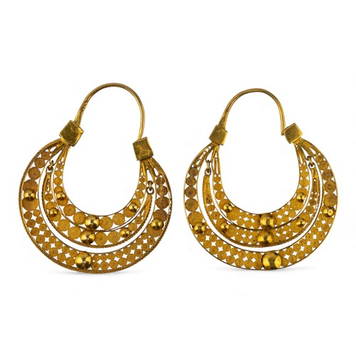 42 - A pair of antique filigree high-carat gold earringsTotal weight: Approx. 7.2 g.