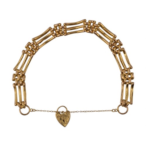 53 - An antique 9 ct gold gate braceletWith a heart-shaped padlock clasp.Total weight: Approx. 8.1 g.... 