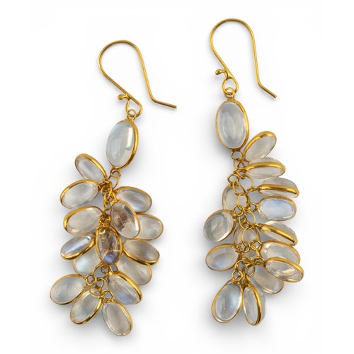 22 - EuropeanA pair of 14k yellow gold moonstone earrings, grapevine cluster spectacle-set.Total weight: ... 