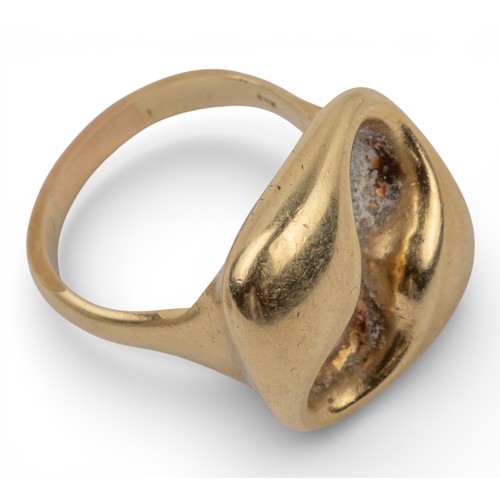 13 - 1970s, A 14k gold abstract dress ringTotal weight: Approx. 14.3 g.Finger size: R