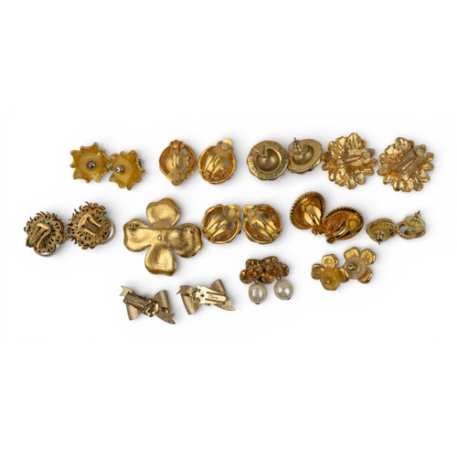 34 - A mixed lot of ear clips and broochesTo include:[a] Dior, gold-coloured knot earrings[b] A pair of s... 