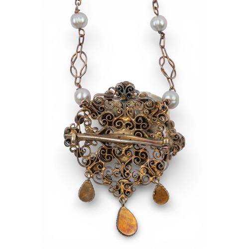 36 - Austro-Hungarian, AntiqueA silver blue paste and pearl pendant necklace.Total length: 46 cm.Dimensio... 