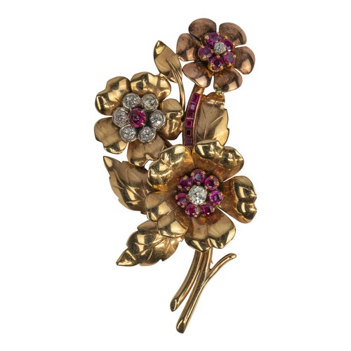 67 - A gold broochDimensions: 4.5 cm. (H) x 6 cm. (W)Total weight: Approx. 17 g.