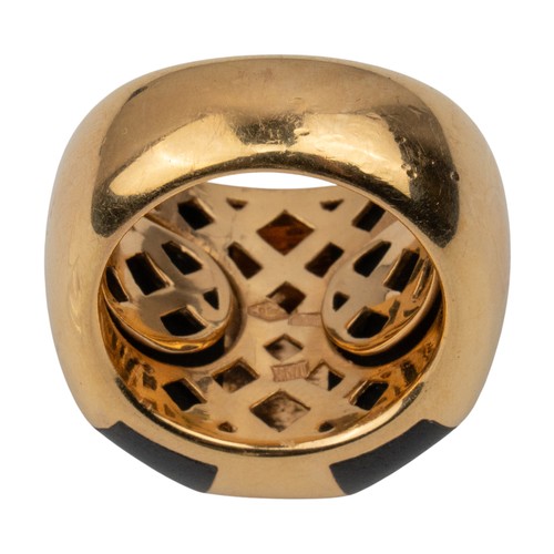 79 - Oromalia, A rose-coloured gold and wood inset dress ringIn avant-garde style, mounted in 18k gold.Fi... 