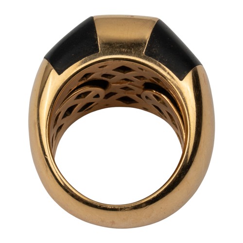 79 - Oromalia, A rose-coloured gold and wood inset dress ringIn avant-garde style, mounted in 18k gold.Fi... 
