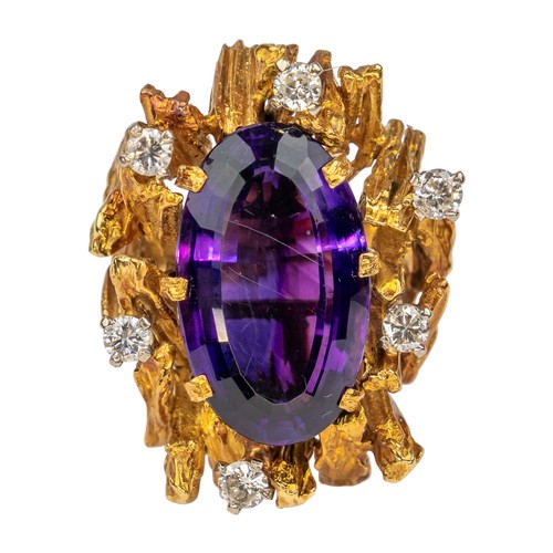 92 - Alan Martin Gard, circa 1970A fine Siberian amethyst 18k gold and diamond ring. The oval-shaped mixe... 