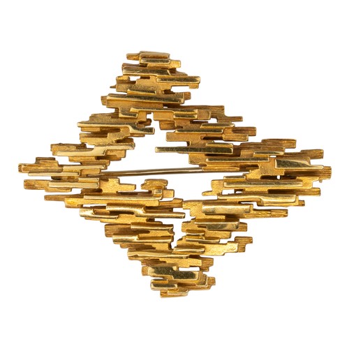 91 - Andrew Grima style, 1970sAn abstract 18k gold broochWith 'GL' maker's markDimensions: 4.8 cm. (W) x ... 