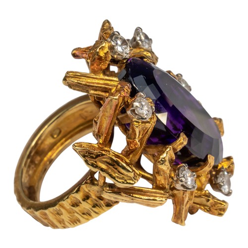 92 - Alan Martin Gard, circa 1970A fine Siberian amethyst 18k gold and diamond ring. The oval-shaped mixe... 