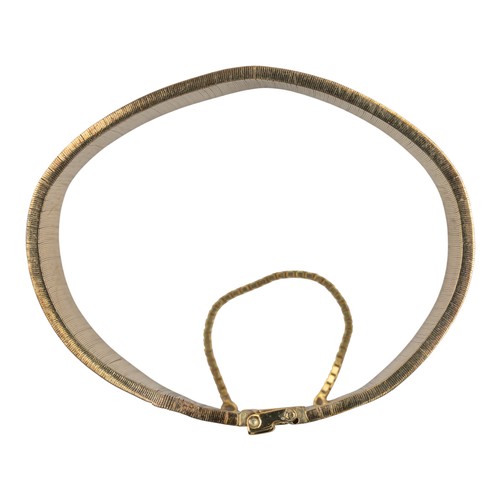 95 - 1970s, A highly flexible 9k gold textured braceletWidth: 1.6 cm.Total weight: Approx. 53.3 g.... 