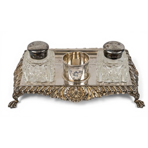 161 - Victorian, A silver inkwellThe two inkwells engraved with a crest and motto&nbsp;Engraved 