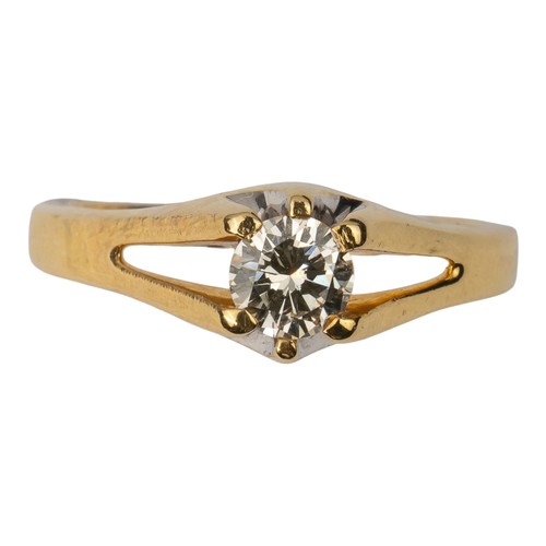 98 - A brilliant-cut diamond single-stone ring, mounted in 18k yellow gold. Coronet-style mount with bifu... 