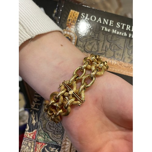 97 - An 18k gold figure-of-eight-link bracelet, circa 1950sTotal length: Approx. 21.5 cm.Total weight: Ap... 