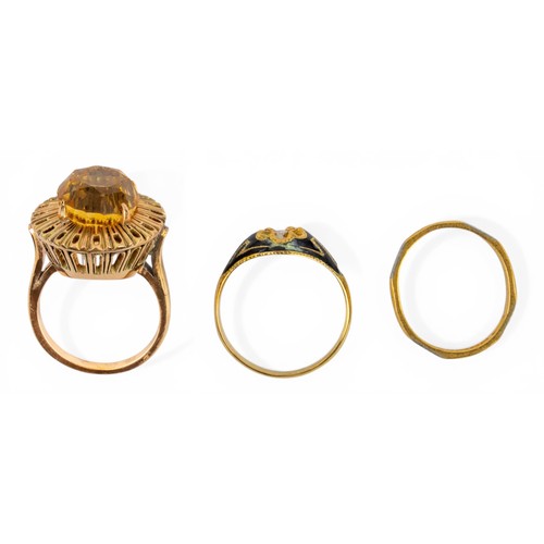 35 - A group of three ringsTo include:[a] 1940s, A citrine and gold dress ringFinger size: KTotal weight:... 