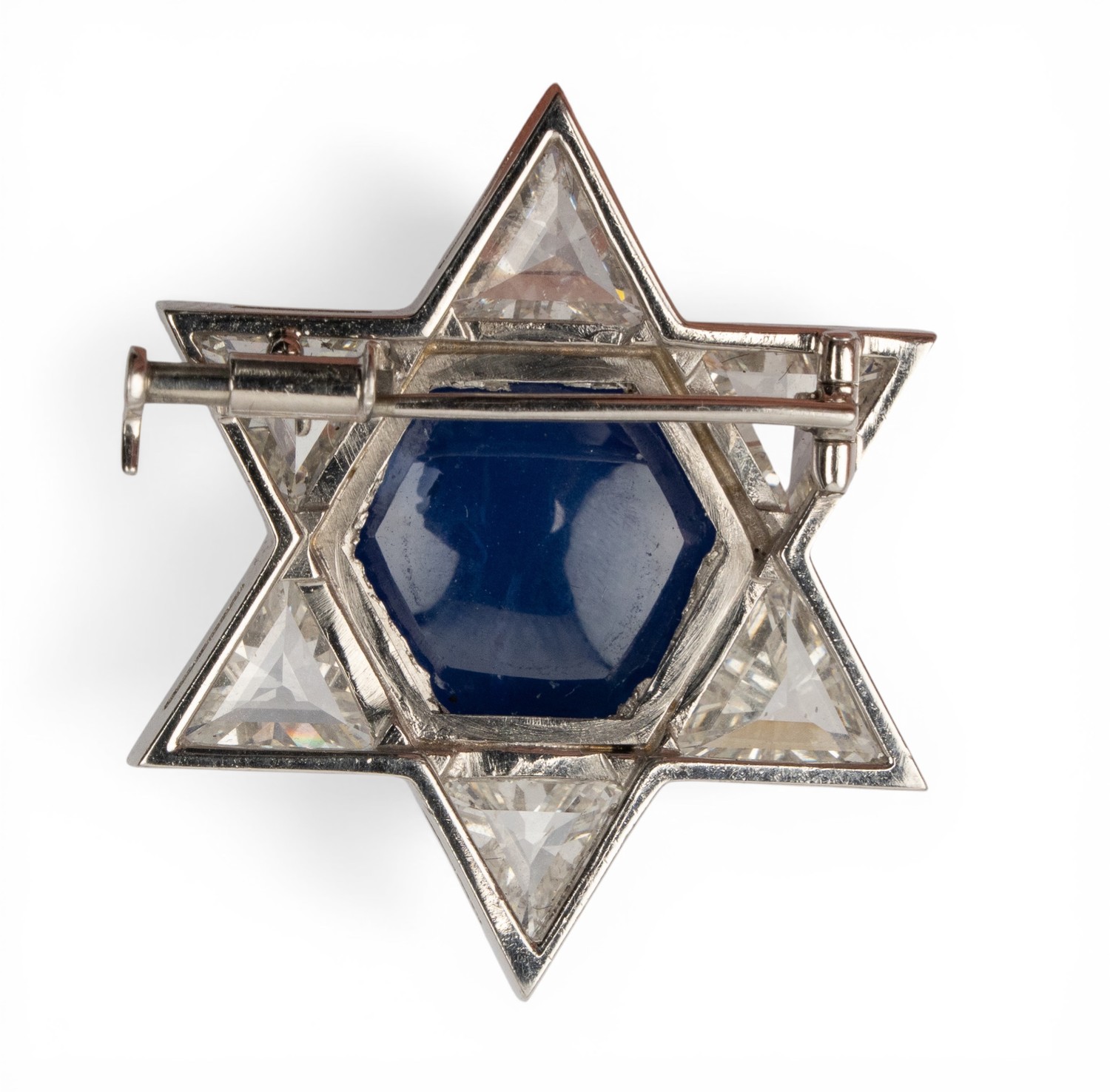 A fine sapphire and diamond brooch, of six-ray star designSet to the ...