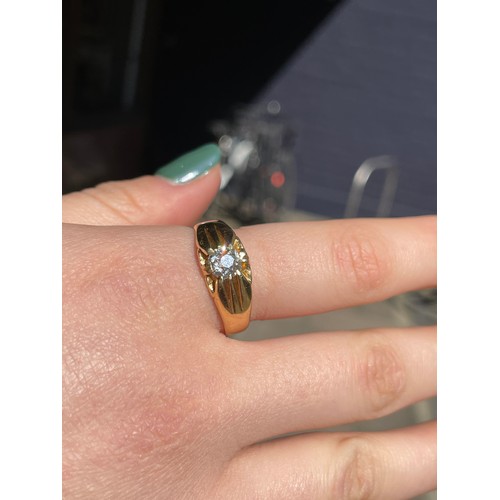 2A - Antique, A cushion-shaped diamond and 18k gold ring, circa 1900The cushion-shaped diamond set with t... 