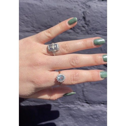 46 - Art Deco, A pretty diamond and calibre sapphire dress ringSet to the centre with two square-shaped d... 