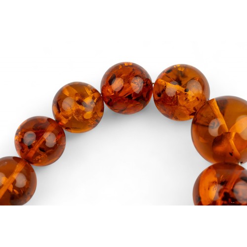 4 - A fine Baltic amber bead necklaceComposed of twenty-three graduated 34 mm. to 22 mm. amber beads.Tot... 