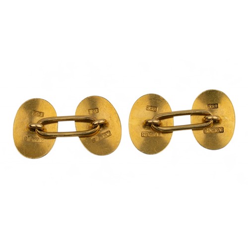 13 - Victorian, A pair of 18k gold cufflinksEngraved with a family crest and 'Omnia vincit amor' mottoTot... 