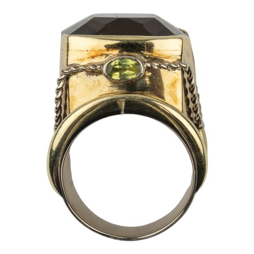 17 - A striking smoky quartz, peridot and gold dress ringThe central cushion-shaped mixed-cut brownish qu... 