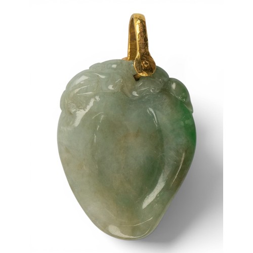 28 - Chinese, A carved jadeite peach with monkeys aboveMounted in 22k gold and set with a single rubyTota... 