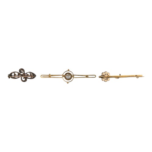 30 - Antique, A group of broochesTo include:[a] A diamond, ruby and pearl scroll brooch[b] A rose-cut dia... 