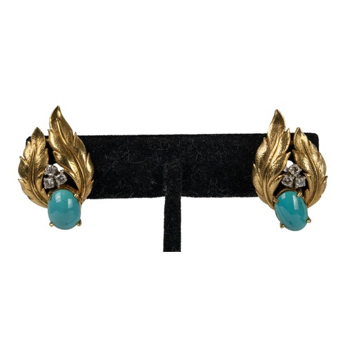 34 - A turquoise and 18k yellow gold necklace, circa 1950sSet with twenty graduated cabochon turquoise, w... 