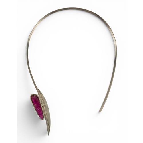 23 - Continental, A silver and red tourmaline necklaceThe stylised silver torque set with a large cabocho... 
