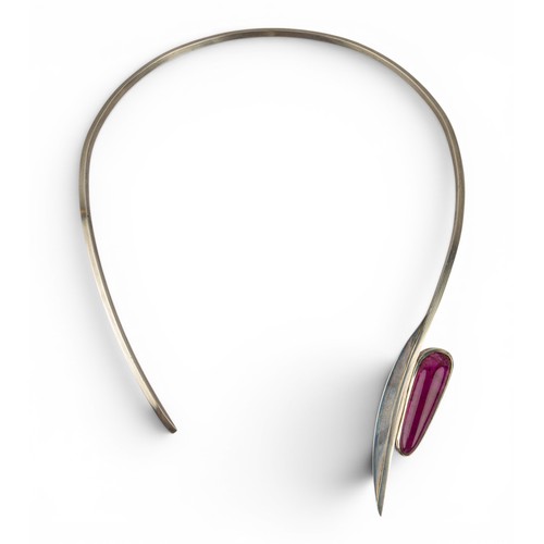 23 - Continental, A silver and red tourmaline necklaceThe stylised silver torque set with a large cabocho... 