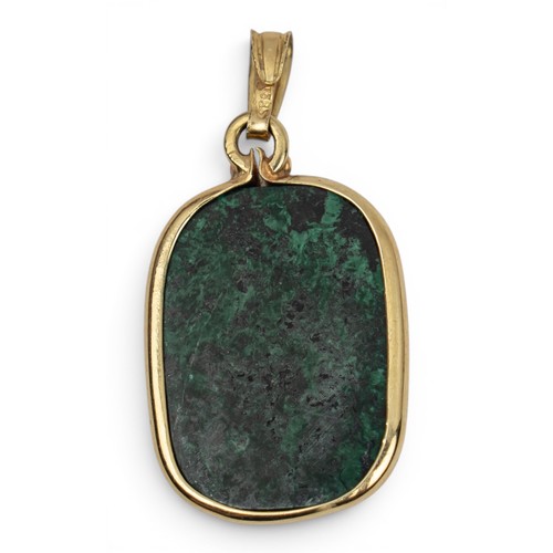 31 - A 14ct gold and malachite Hebrew pendantTotal length: Approx. 2.7 cm.Total weight: Approx. 3 g.... 