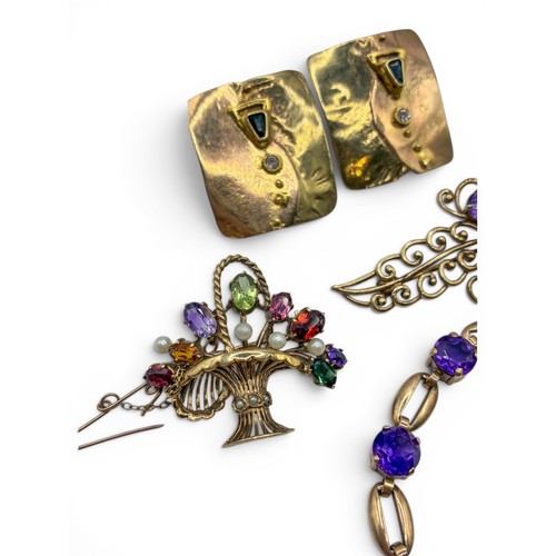 3A - A mixed lot of gold and gem-set jewelleryIncluding an Art Deco blue chalcedony and 9ct gold bracelet... 