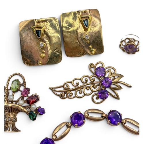 3A - A mixed lot of gold and gem-set jewelleryIncluding an Art Deco blue chalcedony and 9ct gold bracelet... 