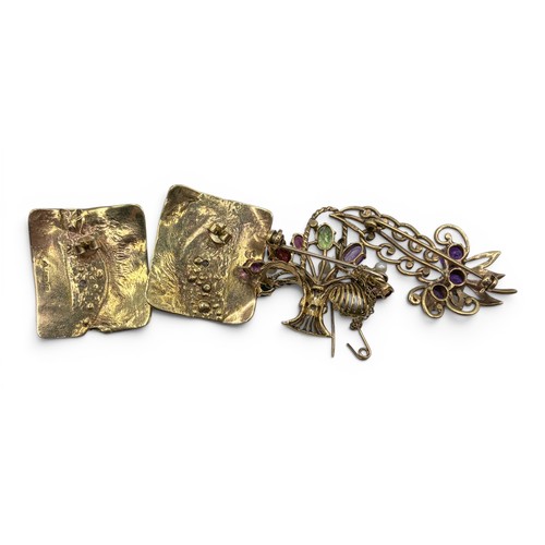 3A - A mixed lot of gold and gem-set jewelleryIncluding an Art Deco blue chalcedony and 9ct gold bracelet... 