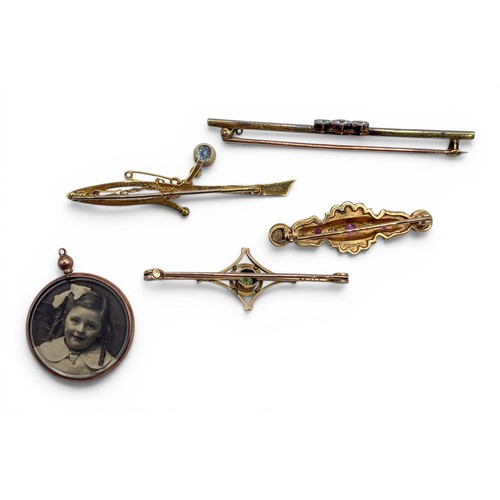 4A - A group of gold broochesTo include an edwardian, A 15ct gold, split pearl and aquamarine bar brooch ... 