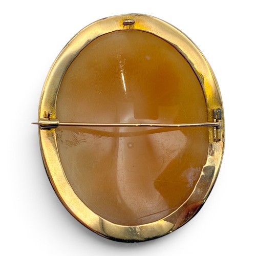 15A - Victorian, A shell cameo brooch depicting a Lady in profileMounted in yellow metal.Dimensions: 5.3 c... 