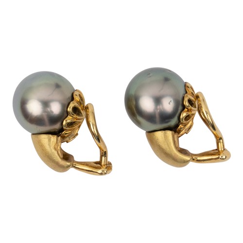 24 - A pair of bloomed 18ct gold and grey 10.5 mm. Tahitian pearl ear clipsEach ear clip approx. 16.4 cm.... 