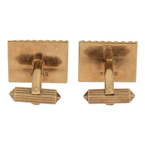26 - A pair of 9ct gold, lapis lazuli and tiger's eye cufflinks, dated 1976Of rectangular shape with chec... 