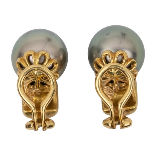 24 - A pair of bloomed 18ct gold and grey 10.5 mm. Tahitian pearl ear clipsEach ear clip approx. 16.4 cm.... 
