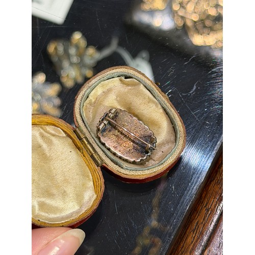 27 - Georgian, A diamond-set memorial brooch in original caseThe oval-shaped glazed plaited hair, within ... 