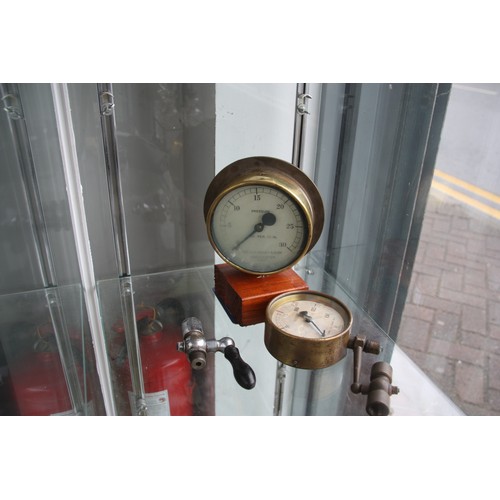 214 - Brass Pressure Gauges