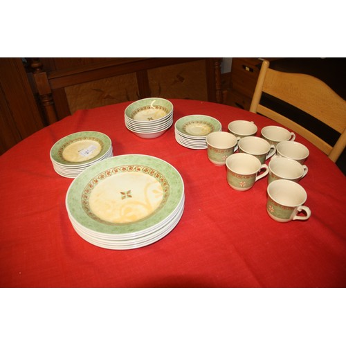 124 - Eight-Place Dinner/Tea Service in Green and Tan