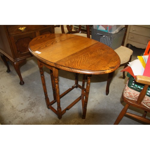 27 - Oval Gateleg Table on Turned Legs (Distressed)