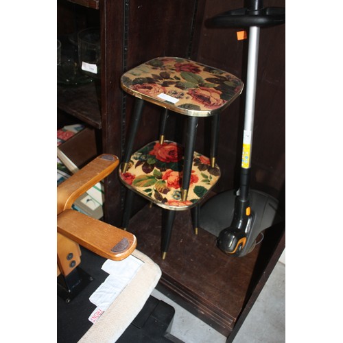 94 - Pair of 1950s Small Tables on Sputnik Legs