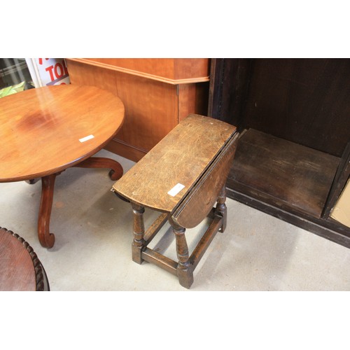 108 - Oak Oval Occasional Drop-Leaf Table