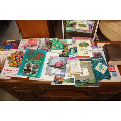 92 - Approx 20 Hardback Books on Gardening