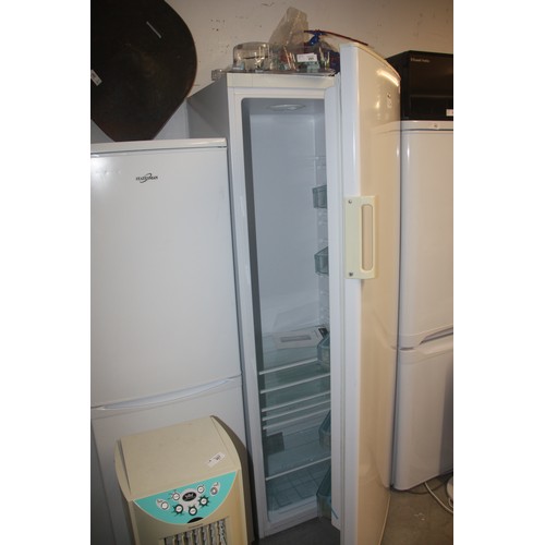 102 - Logik Larder Fridge