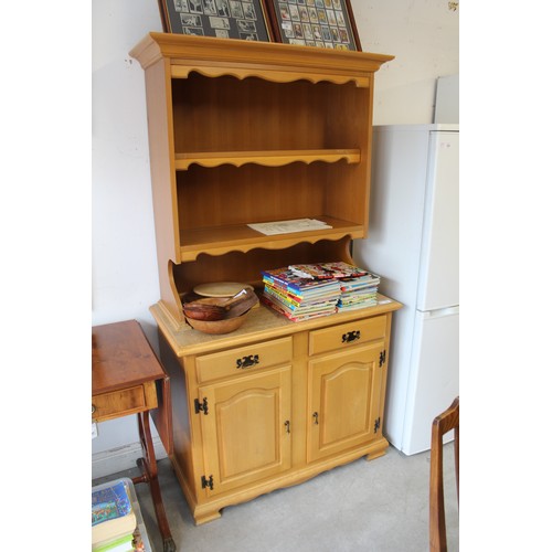 96 - Light-Wood Dresser having 2 Drawers over 2 Cupboards