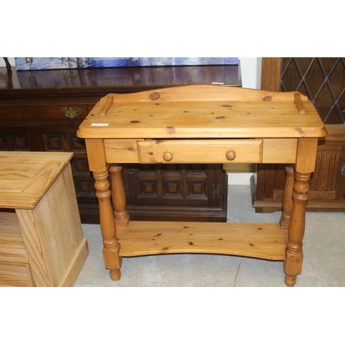 173 - Small Pine Hall Table with Undershelf - approx 3' L x 13