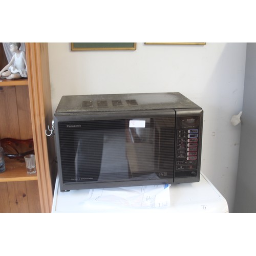 65 - Panasonic 800w Microwave