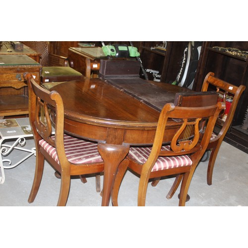 129 - Victorian Mahogany Wind-Out Extending Dining Table and Four near matching Regency Striped Chairs on ... 